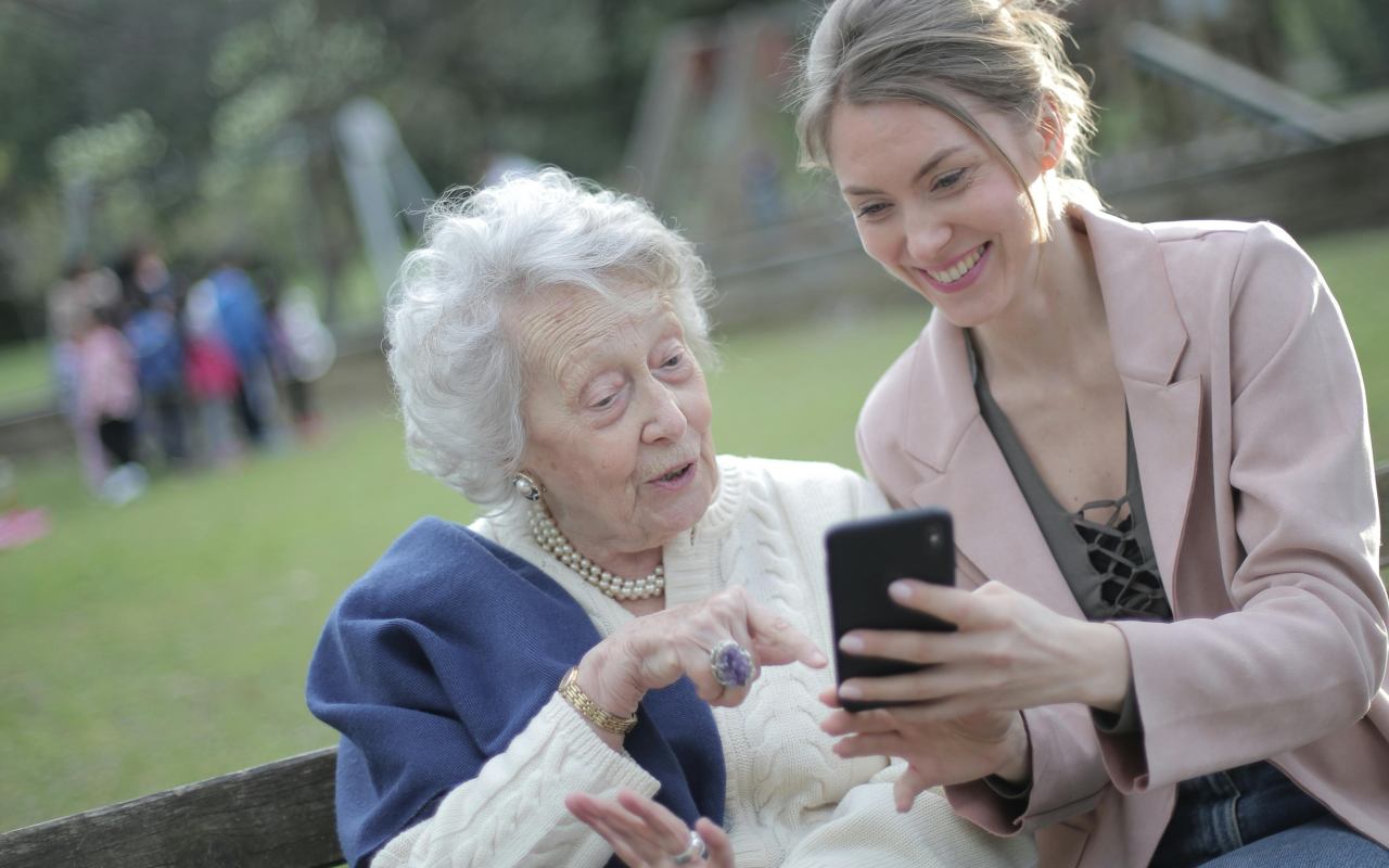 Kako su mobilni telefoni promenili način na koji se zabavljamo online?
